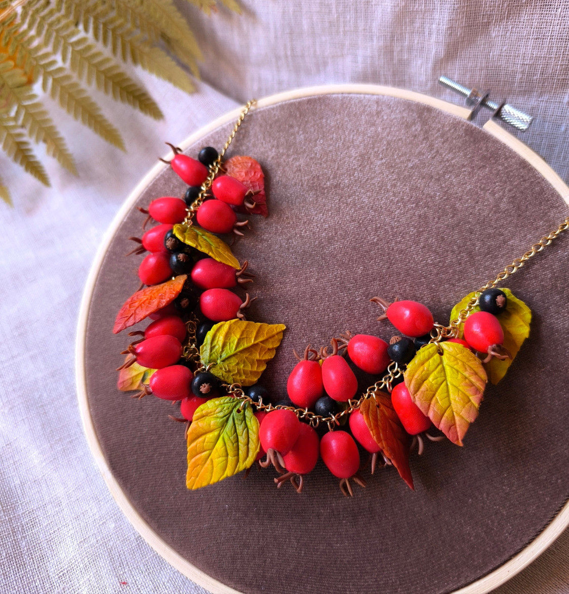 Collar Escaramujos del Bosque