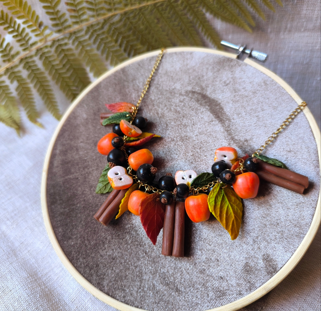 Collar Manzanas y Canela